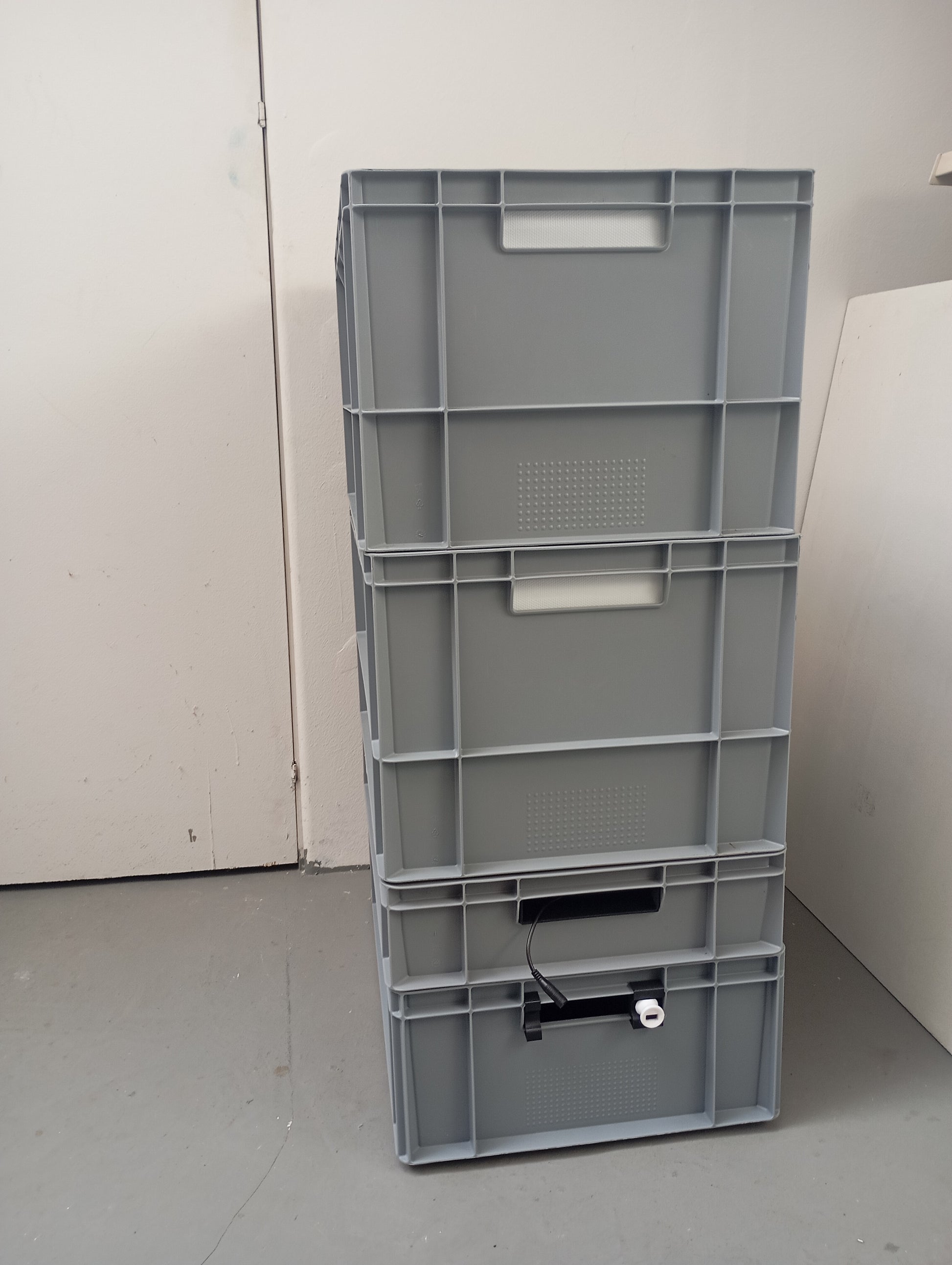 Eurogrowbox, Wasserbox, Pflanzenbox und Abstandsboxen