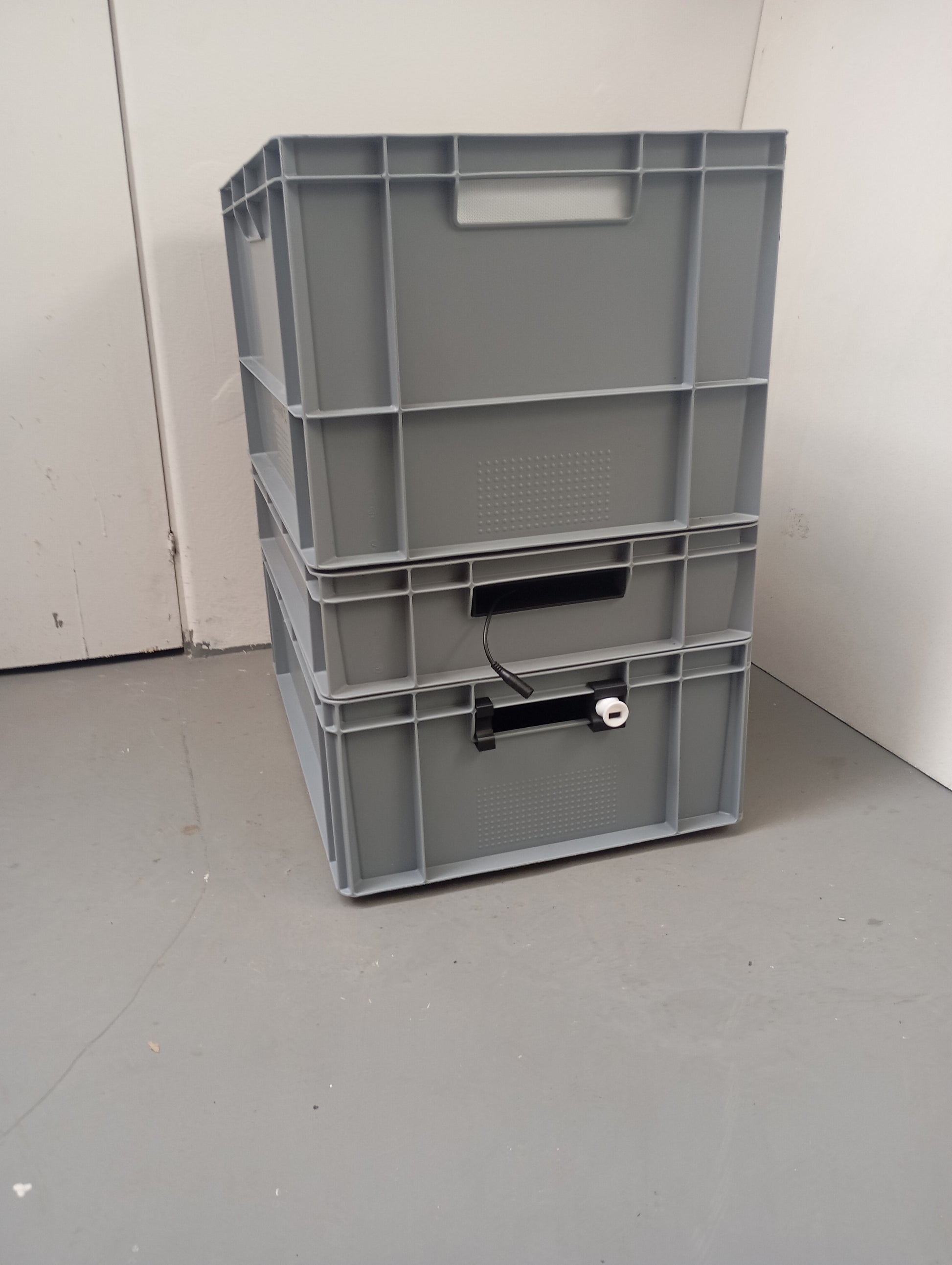 Eurogrowbox, Wasserbox, Pflanzenbox und Abstandsbox,